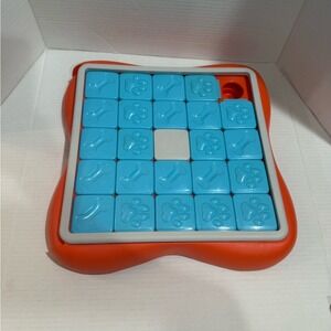 Nina Ottosson by Outward Hound Dog Puzzle Toy – Hide N Slide Level‎ 3